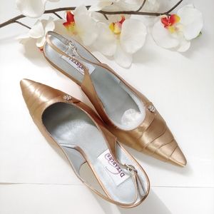 NWOB Dyeables gold slingback heels